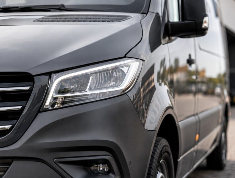 Close-up van een moderne bedrijfswagen voor zakelijke lease
