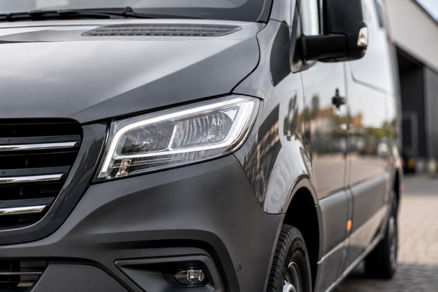 Close-up van een moderne bedrijfswagen voor zakelijke lease