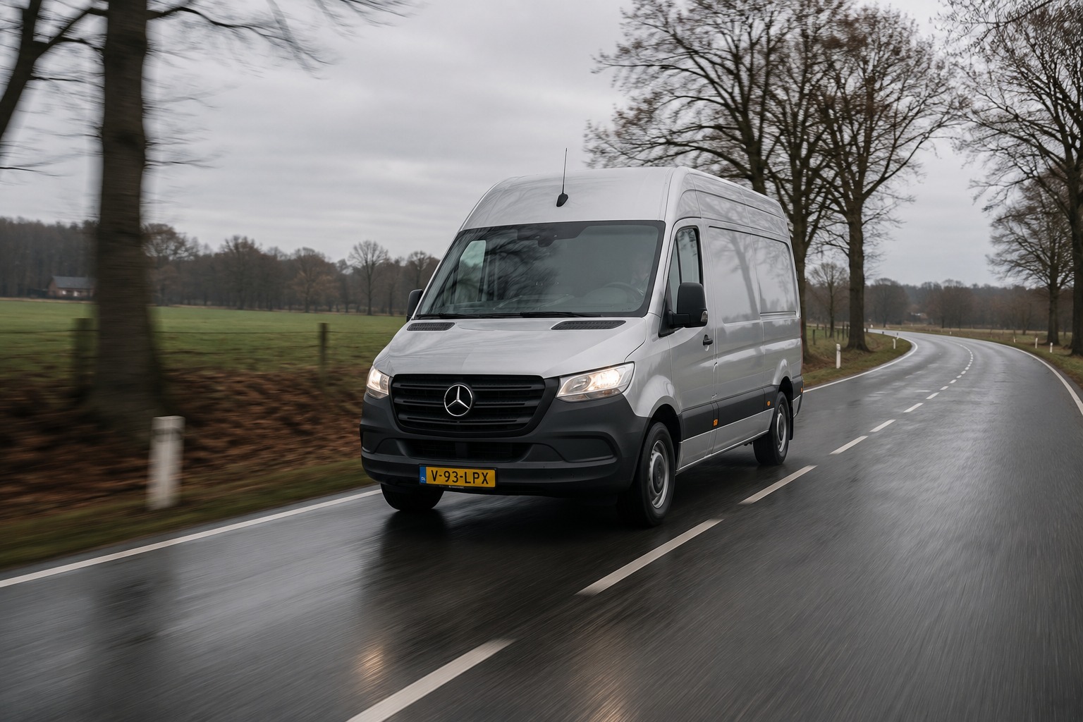 Bedrijfswagen onderweg voor zakelijk gebruik